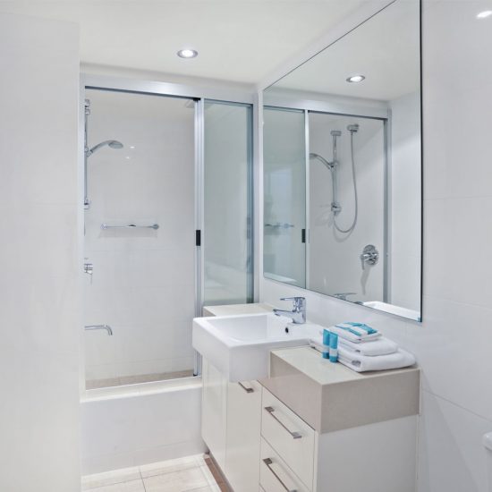 Bathroom-Little-Cove-Court-Apartment-10