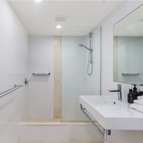 Bathroom-Little-Cove-Court-Apartment-4