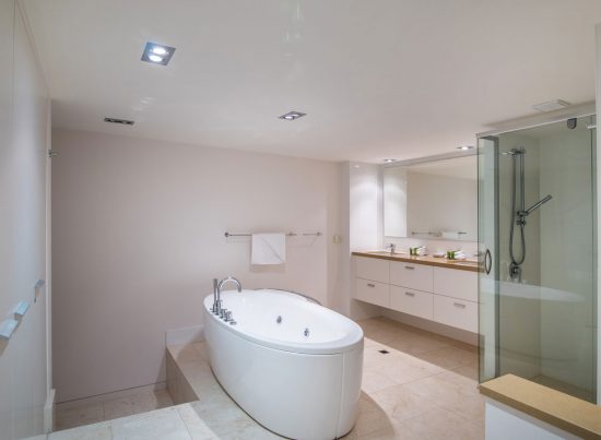 Bathroom-Little-Cove-Court-Apartment-9