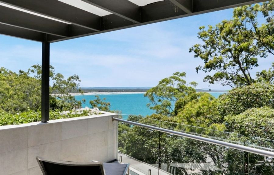 luxury noosa beachfront accommodation