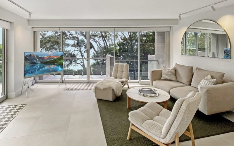 apartment 5 lounge room little cove court